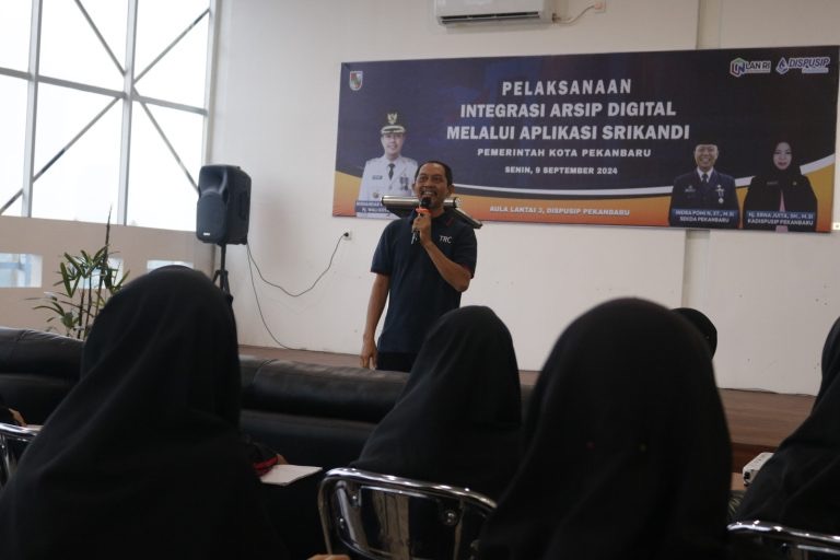 Siswa SMP IT Az Zuhra Simak Kisah Menarik di Balik Masjid Raya di LiteraTour Pekanbaru