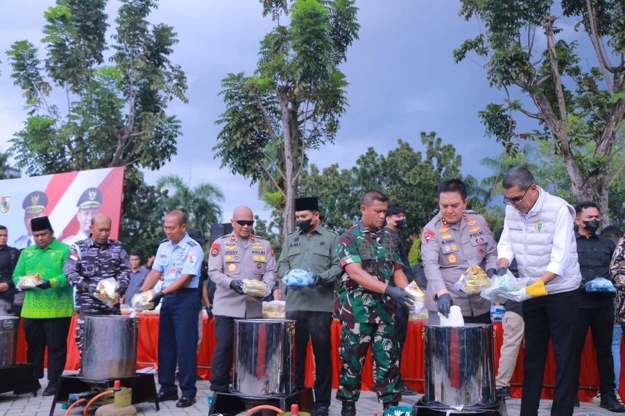 Pj Sekda Hadiri Pemusnahan Barang Bukti Oleh Polda Riau di Halaman MPP