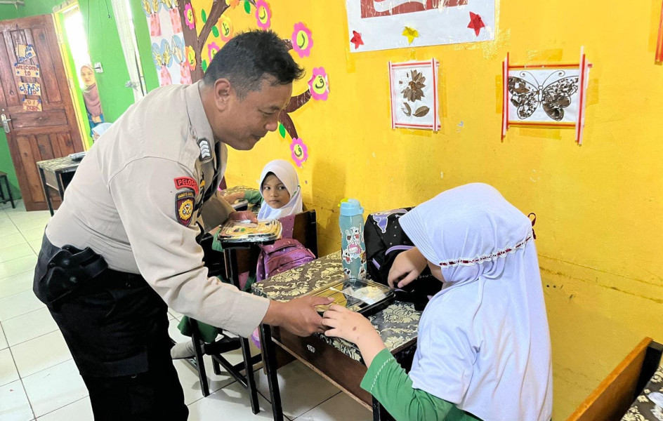 Hari Kedua, Makan Siang Bergizi Polres Inhil Sajikan Nasi Goreng Hongkong