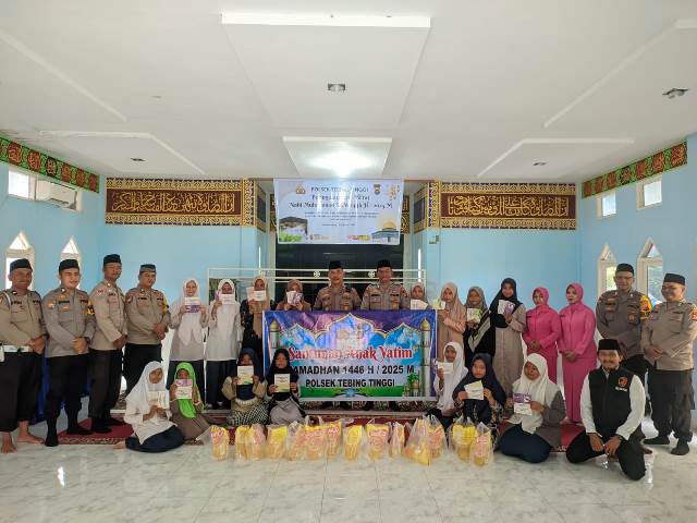 Kapolsek Tebingtinggi Berikan Tali Asih ke Anak Yatim di Bulan Ramadhan