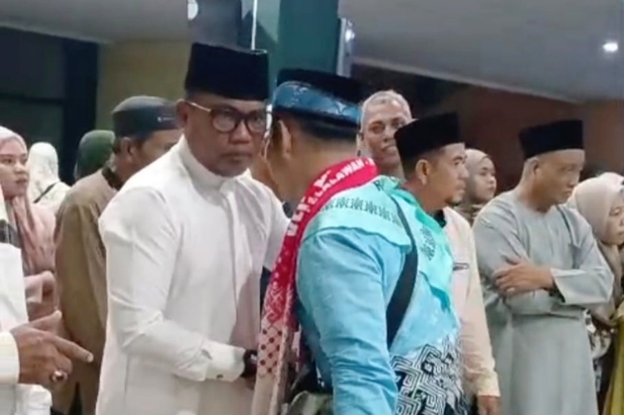 Bupati Zukri Lepas Keberangkatan 223 JCH Pelalawan Kloter 11 Menuju Embarkasi Batam
