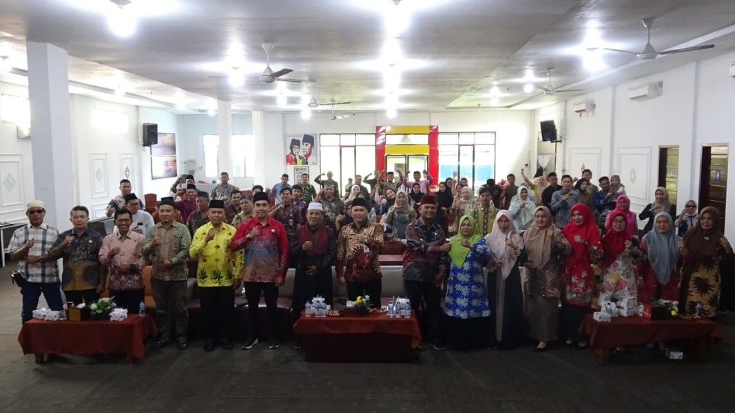 Bupati Indragiri Hilir (Inhil) diwakili Staf Ahli Bupati Bidang Kemasyarakatan dan Sumber Daya Manusia, Muammar Ghaddafi, hadiri Peringatan Isra Mi'raj Nabi Muhammad SAW 1447 H tajaan Forum Tenaga Kesejahteraan Sosial Kecamat