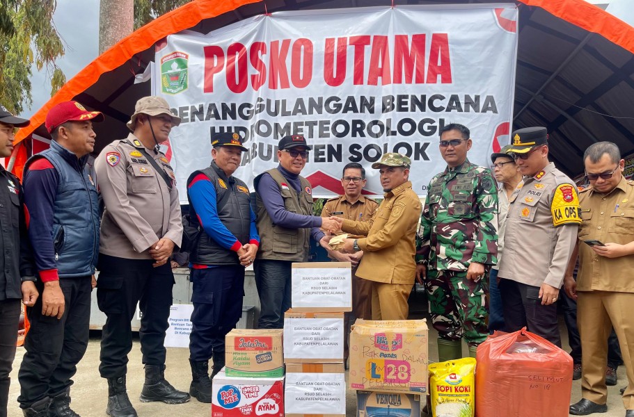 Bantuan Pemkab dan Masyarakat Pelalawan Tiba di Lokasi Bencana Solok