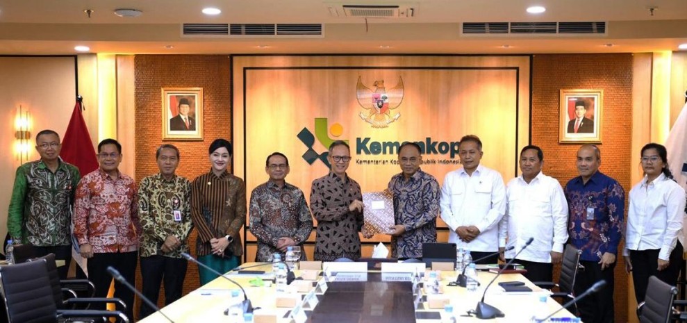 Kemenkop Serahkan Daftar Koperasi Open Loop ke OJK: Langkah Penting dalam Penguatan Sektor Keuangan