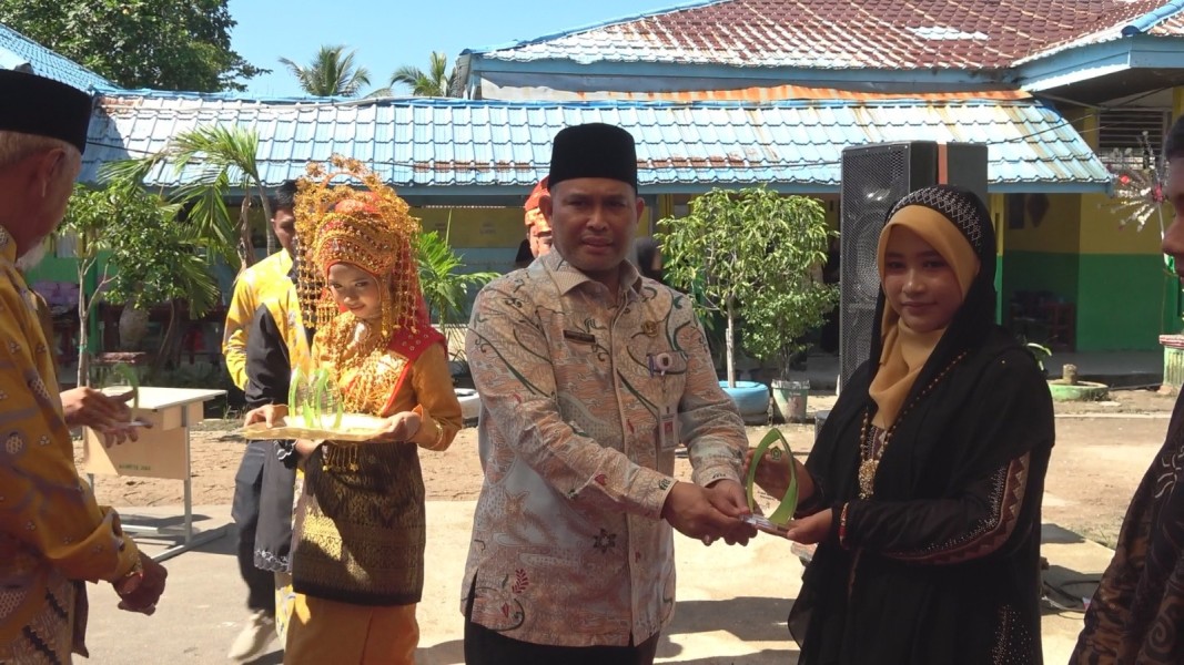 Staf Ahli Bupati Inhil Hadiri Acara Pelepasan Siswa Kelas IX MTsN 2