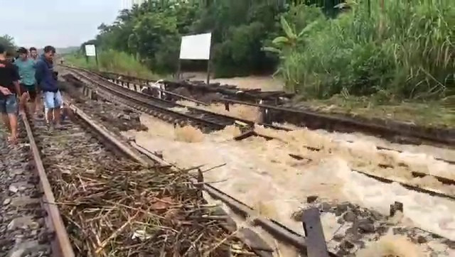 Perjalanan Kereta Api Terganggu Banjir di Grobogan: KAI Batalkan Dua Rute