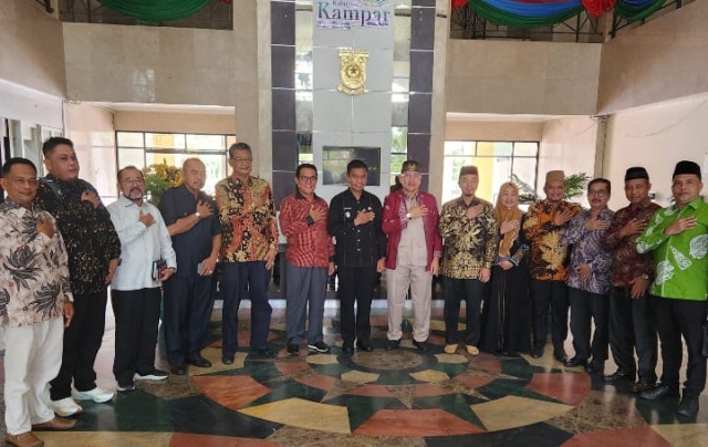 Bupati Kampar Komit Lanjutkan Jembatan Pasar Rumbio–Pulau Payung yang Mangkrak 7 Tahun