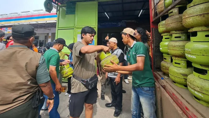 Warga Resah Antri Gas 3 Kilogram, Kebijakan Baru Perketat Penjualan Pengecer