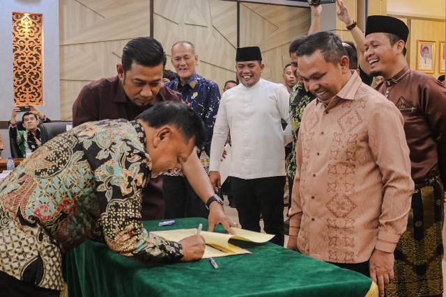 Bupati Asmar Laporkan Kondisi Infrastruktur Meranti ke Gubri Abdul Wahid