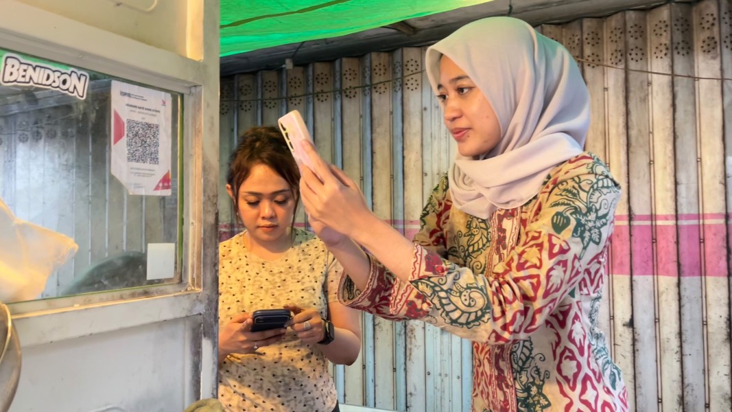 BRI Genteng Perkuat Digitalisasi UMKM, 3.483 Merchant QRIS Dukung Transaksi Praktis dan Modern