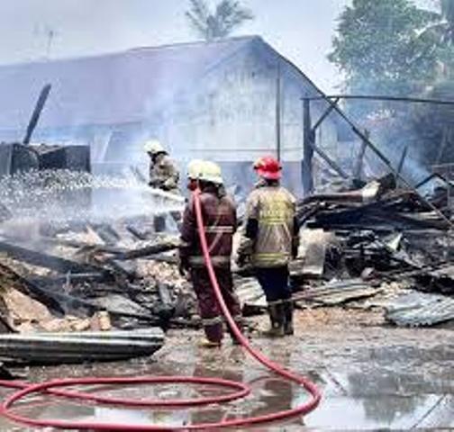 Korsleting Listrik Diduga Sebabkan Kebakaran Hebat di Jalan Pepaya, Sukajadi