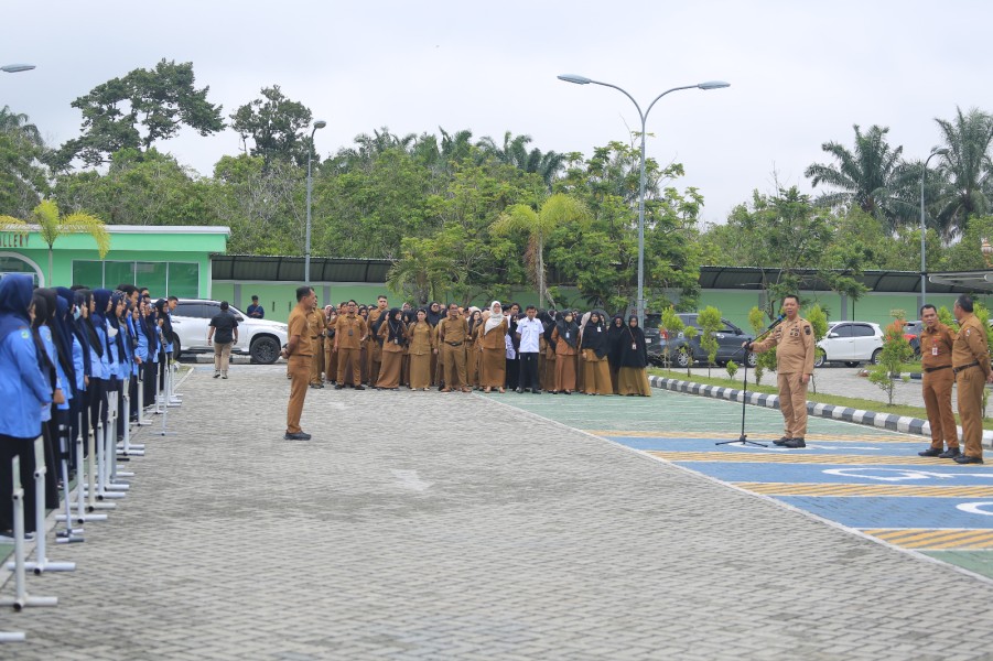 Sekdako Pimpin Apel Pagi,  Ajak Seluruh Pegawai RSD Madani Berinovasi dan Beri Layanan Prima