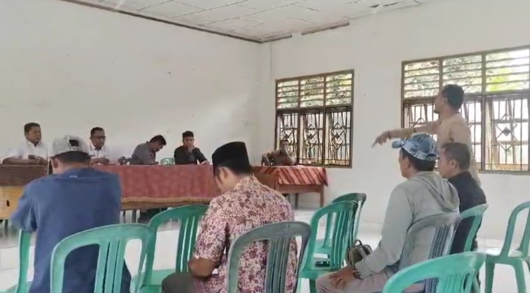 Ricuh, Ketua Panitia Tak Hadir Rapat Penetapan Pemilih Calon PAW Kades Sekara