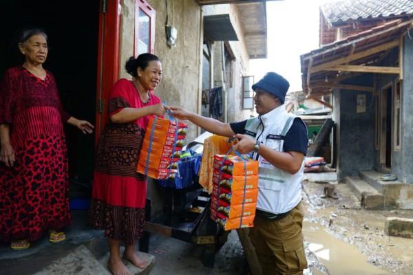 BRI Bandar Lampung Salurkan Ribuan Bantuan Bagi Korban Banjir di Dua Kecamatan