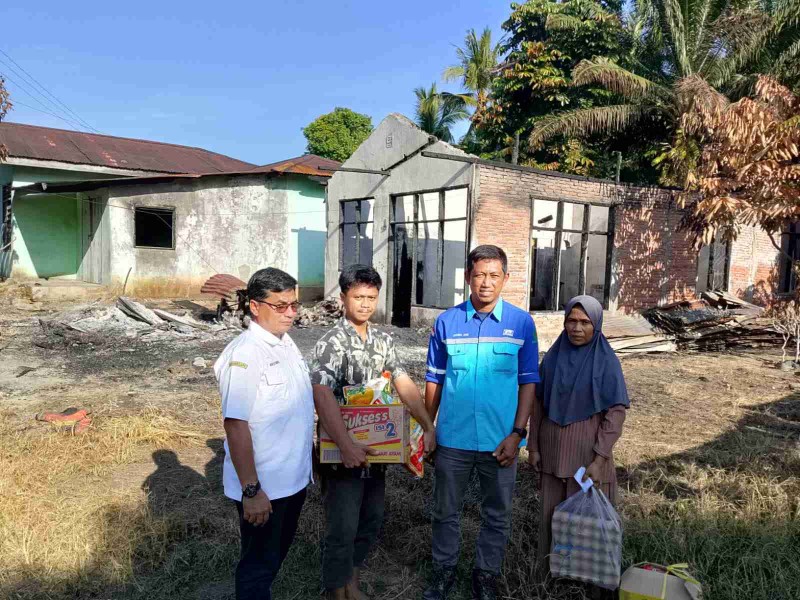 Pemdes Desa Kota Lama Apresiasi PT Inecda atas Respons Cepat Bantu Korban Kebakaran