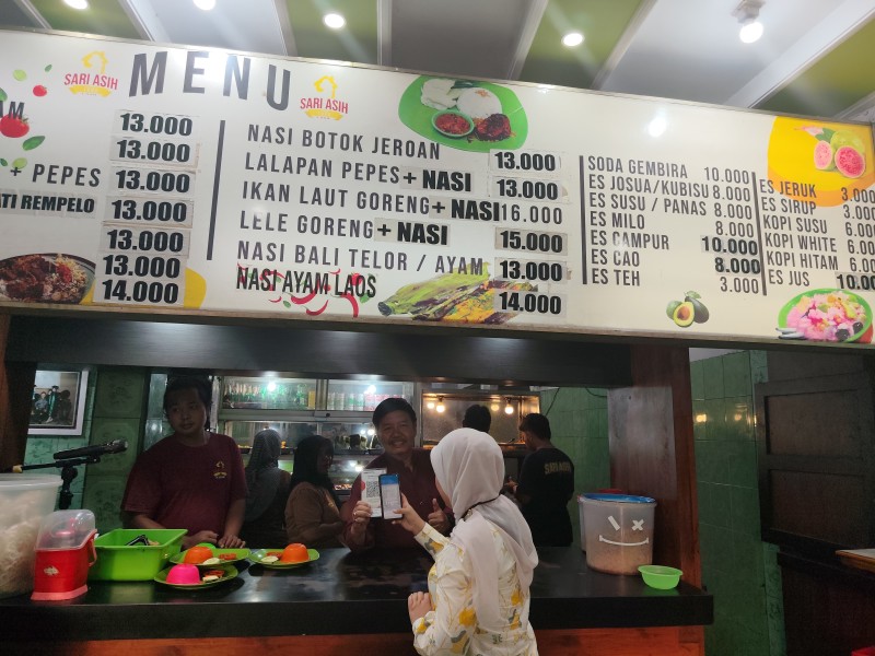 BRI Situbondo Dampingi Depot Sari Asih Sejak 1999, UMKM Sukses Hingga Miliki Tiga Cabang