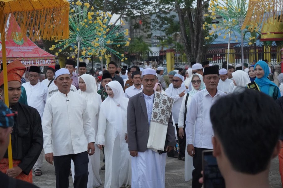 Jejeran Bubur Asyura terpajang di masing-masing stan, tanda berlangsungnya Event Wisata Religi dan Istighosah Gema Muharram 1448 H di Kabupaten Indragiri Hilir (Inhil).