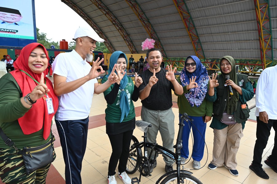 Ribuan Warga Dumai Ikuti Senam Sehat Bermarwah bersama Cagubri Abdul Wahid