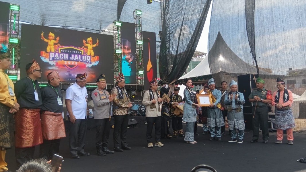 Pacu Jalur Resmi Dibuka Menteri Pariwisata