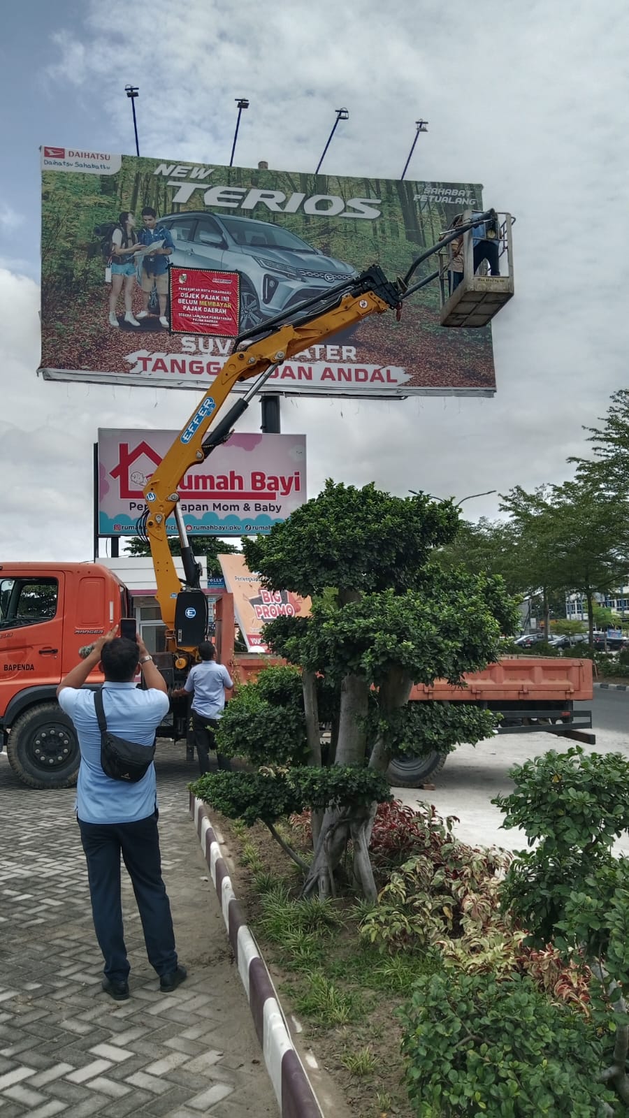 Reklame yang Habis Masa Tayang dan Tiang Reklame yang Habis Izinnya, Akan di Tertibkan