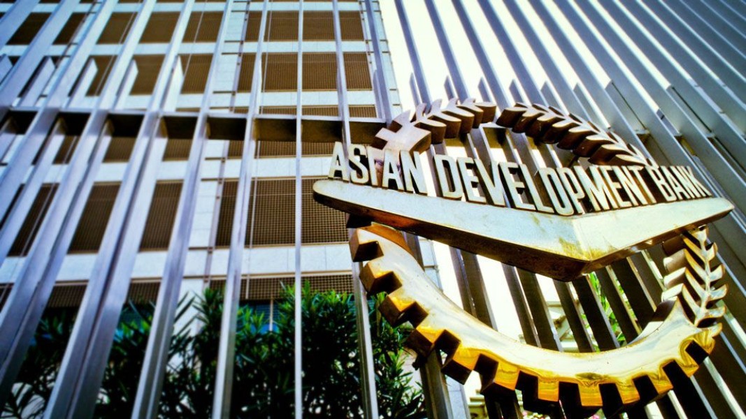 ADB Prediksi Pertumbuhan Ekonomi Asia Pasifik 2025 Turun ke 4,9%