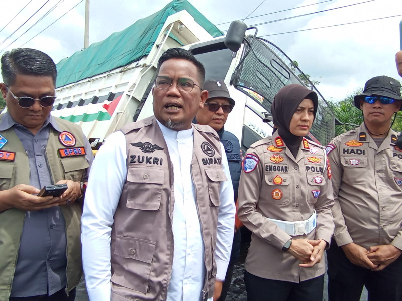 Tinjau Banjir Jalintim Pelalawan, Bupati Zukri Sampaikan Soal Ini ke Pemprov dan Pusat