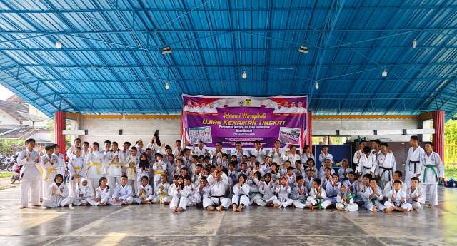 Pengcab Karate Tako Dumai Gelar UKT, Uji Kemampuan 74 Peserta dari Tujuh Dojo