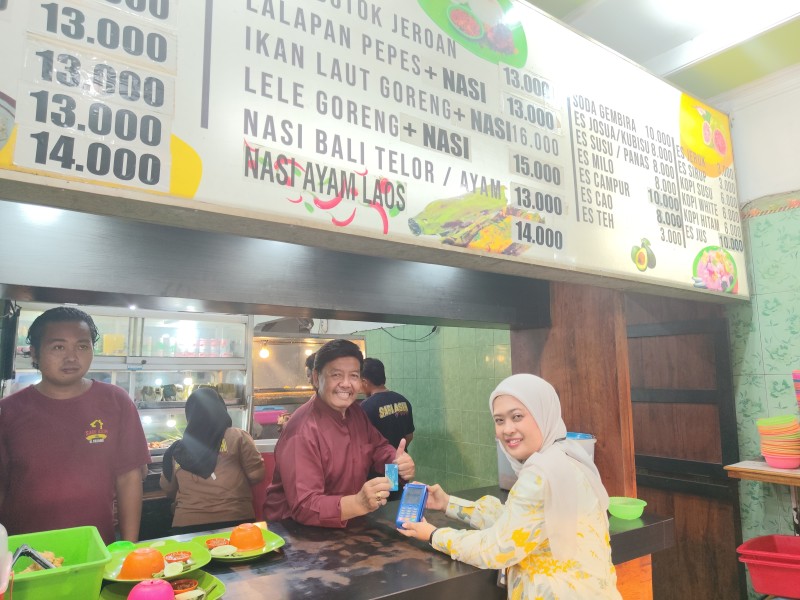BRI Situbondo Dukung Pertumbuhan UMKM Kuliner, BRI Dampingi Perjalanan Usaha Depot Sari Asih H. Yayang Sejak 1999