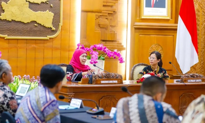 Jatim Gandeng Kedubes Inggris Percepat Proyek Kereta Kota Surabaya