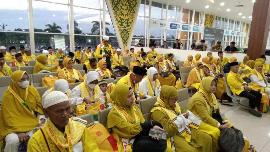 85 Jamaah Umroh Diberangkatkan, Komitmen Pelayanan Langsung oleh Pemilik Perusahaan