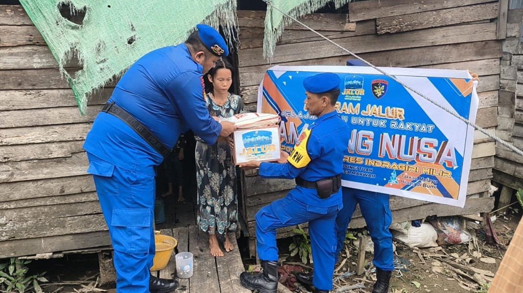 Satpolairud Polres Inhil Laksanakan Program JALUR, Sambangi Warga Pesisir Pulau Palas