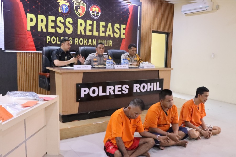 Press Release Ungkap Kasus Pencurian Mobil, Kapolres Rohil: Kami Tangkap 3 Tersangka Spesialis Pencuri Mobil Lintas Kabupaten di 6 TKP