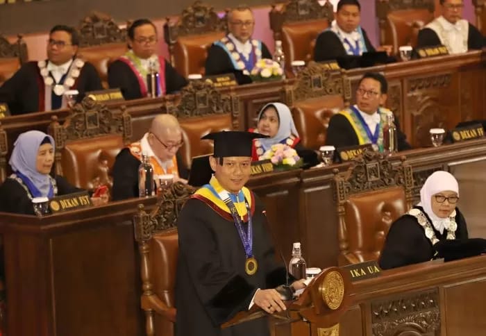 Menko AHY Wisuda Pascasarjana Unair,  Bahas Tantangan Indonesia di Kancah Global