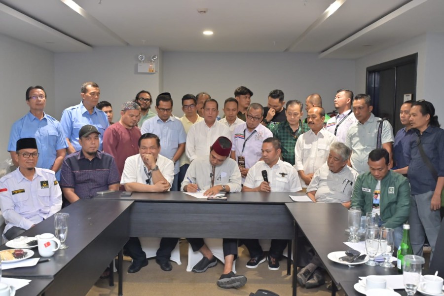 UAS Titip 16 Point Komitmen ke Paslon Bermarwah, Pengamat: Luar Biasa dan Layak Didukung Masyarakat Riau