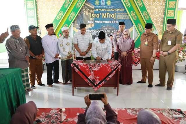 Bupati Alfedri Resmikan Ruang Kelas Baru Pondok Pesantren Madrasatul Quran