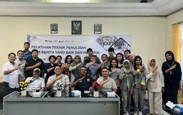 Diskusi Seru Warnai Pelatihan Penulisan Berita di Kantor Pelindo Pekanbaru