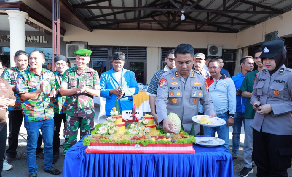 Polres Inhil dan Buruh Giat Baksos di Hari Mayday Internasional