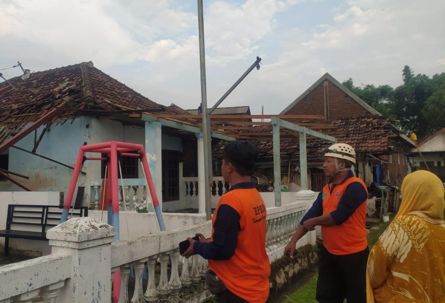 Pasuruan Diterjang Puting Beliung: BPBD Siapkan Bantuan untuk 50 Rumah Rusak