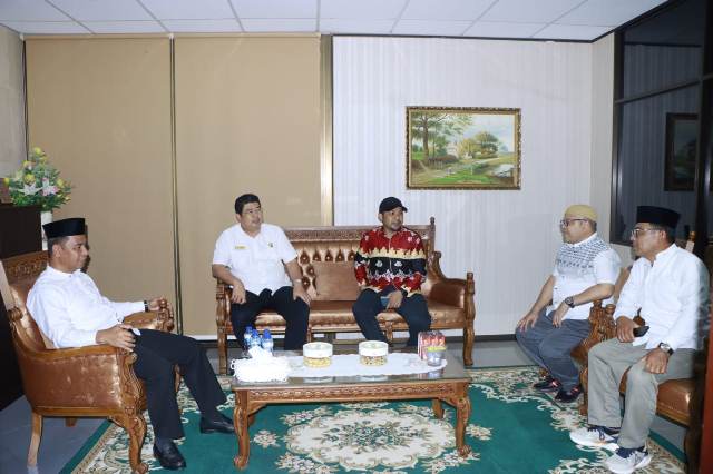 Usai Lepas Jamaah Calon Haji, Bupati Kampar Lakukan Silaturrahmi Dengan Pemko Batam
