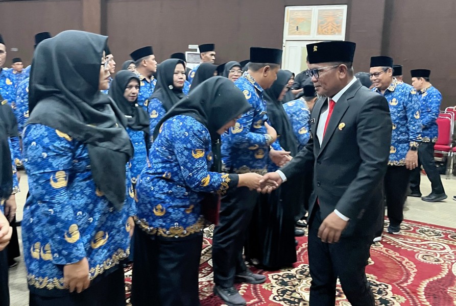 Lantik 53 Kepala Sekolah, Bupati Zukri: Fokus Mengajar dan Laporkan Fasilitas Rusak
