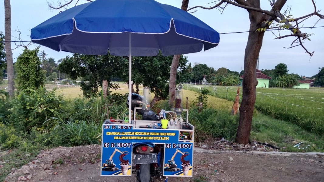 Sensasi Unik Es Robot, Inovasi UMKM di Burnik City Situbondo