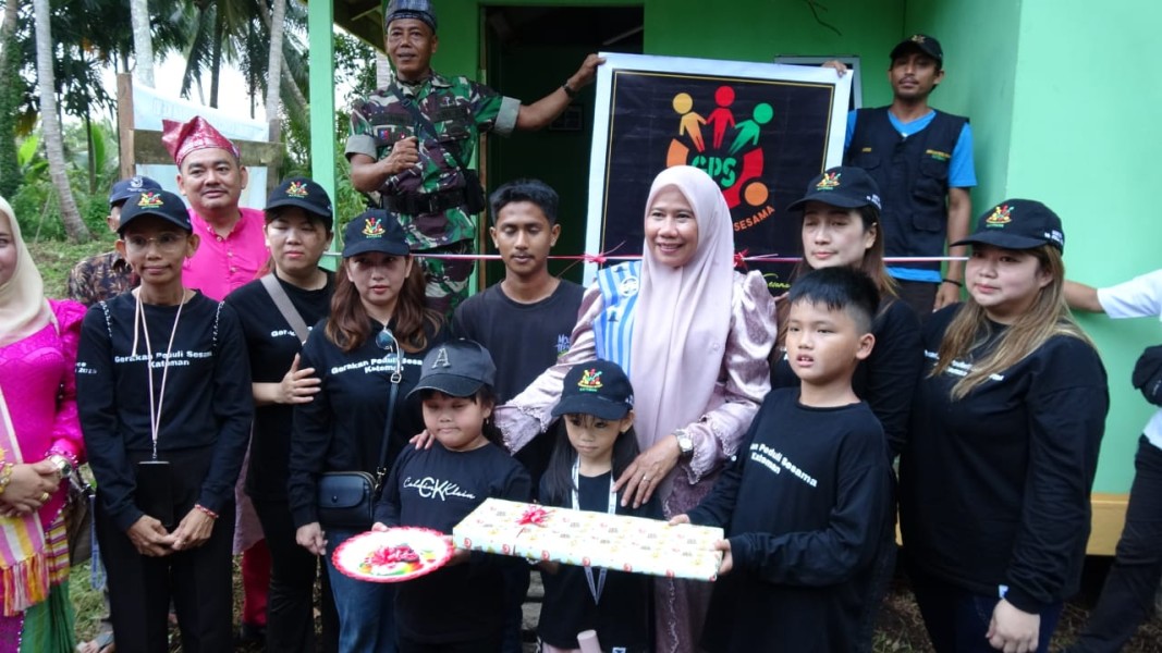 Wabup Inhil Serahkan Kunci Bedah Rumah dari GPS di Kelurahan Bandar Gemilang