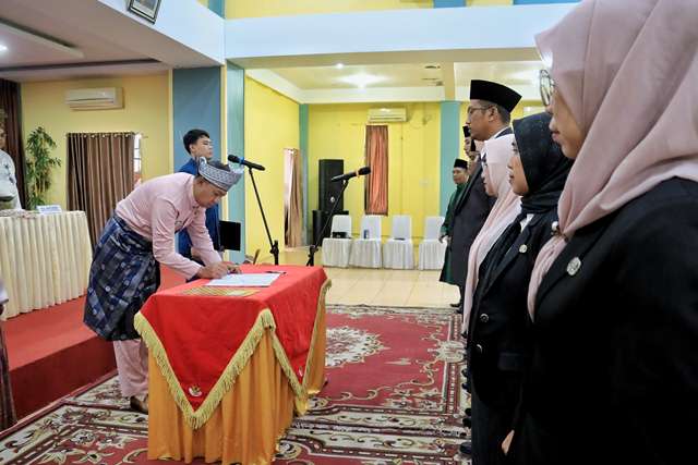 Wakil Bupati Muzamil Lantik 9 Pejabat Pemkab Kepulauan Meranti
