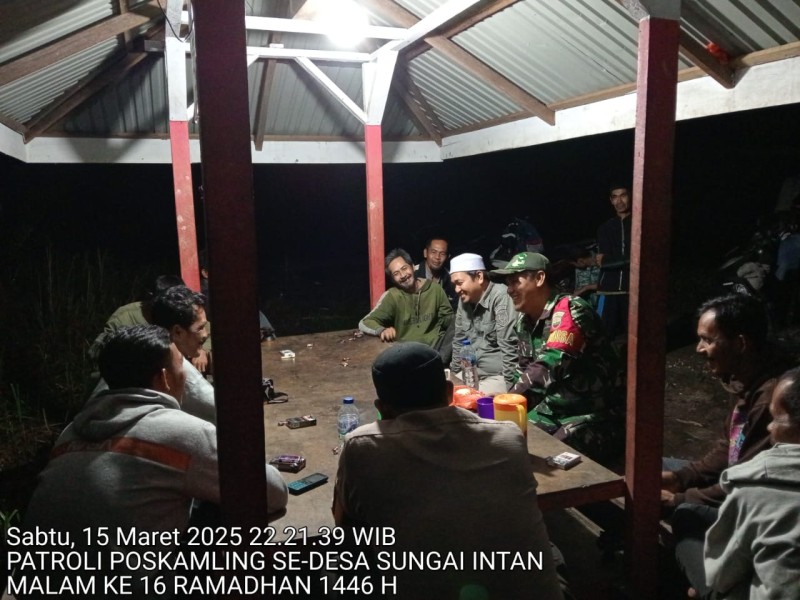 Babinsa Koramil 01/Tbh Bersama Tiga Pilar Desa Sungai Intan Gelar Patroli Keamanan Selama Ramadhan