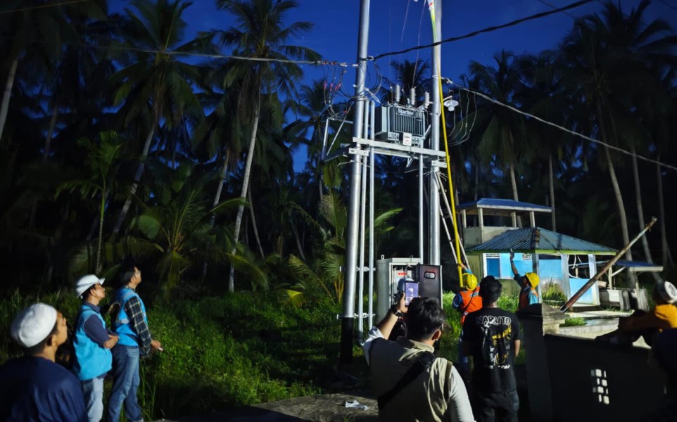 Listrik Mengalir di Pelangiran Kecil dan Teluk Bunian, Warga: Penantian Puluhan Tahun
