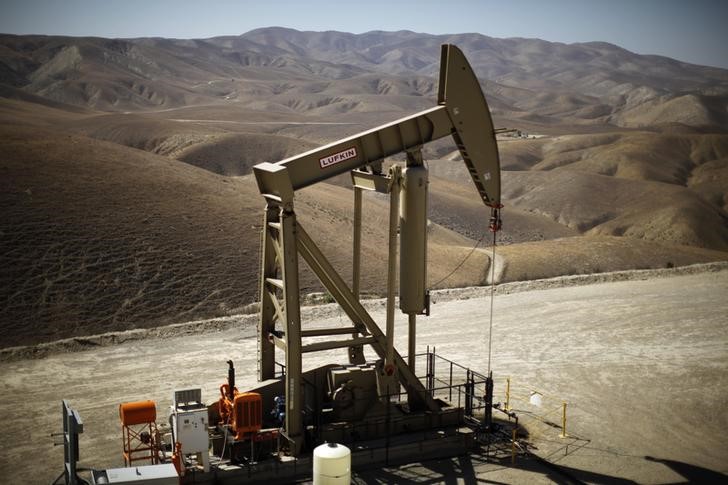 Harga Minyak Mentah Turun di Tengah Fluktuasi Ekonomi Global