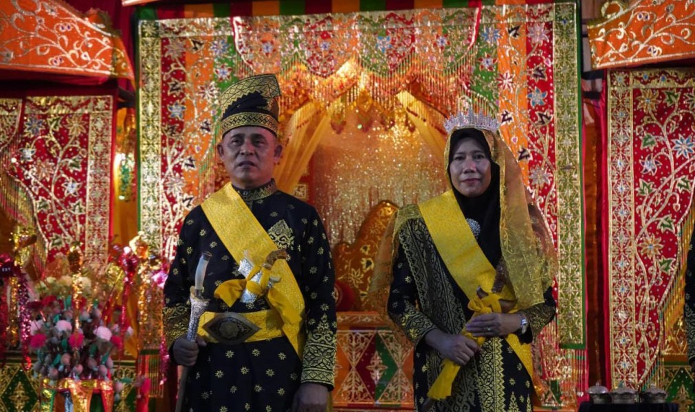 Bupati Inhil Herman Terima Gelar Adat Datuk Seri Setia Amanah