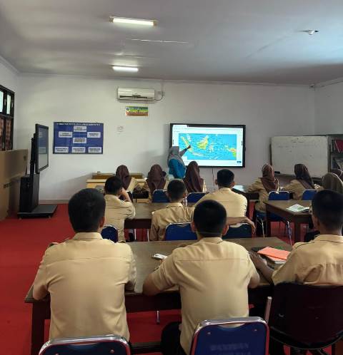 Pemprov Riau Distribusikan Perangkat IFP, Tingkatkan Mutu Pendidikan Digital