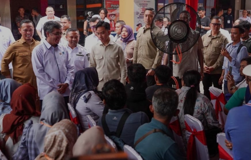 Wapres Gibran Tinjau Penyaluran BSU di Pekanbaru,
