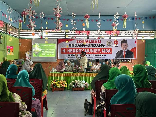 PW Al Washliyah Riau Silaturahmi dan Sampaikan Aspirasi kepada Anggota Komisi VII DPR RI Hendry Munief